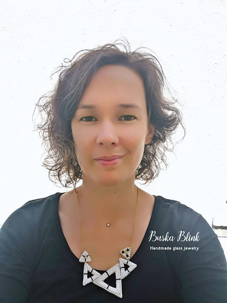 Buska Blink bela ogrlica - slika 3