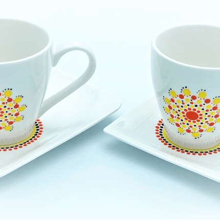 Komplet skodelic s podstavkom iz porcelana