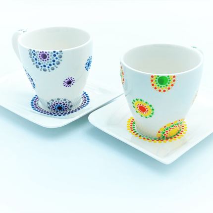 Komplet skodelic s podstavkom iz porcelana