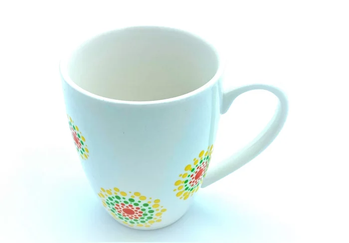 Večja skodelica iz porcelana