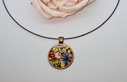 OGRLICA Z MEDALJONOM FLOWER