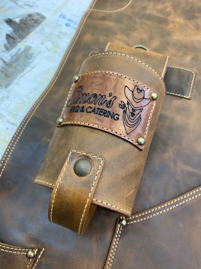 Personalizirano usnjeno držalo za pivo z GRAVURO na ploščici DDDesign.si - slika 4