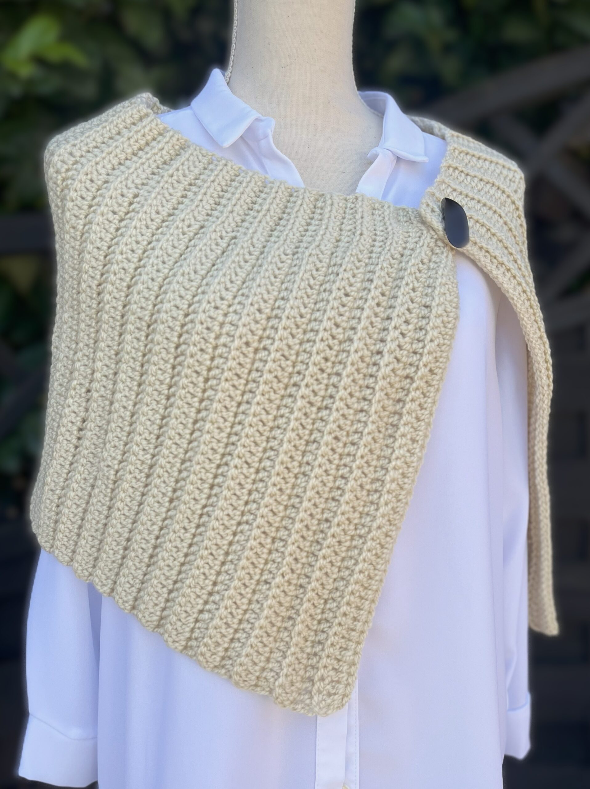 LIORA - kvačkan pončo