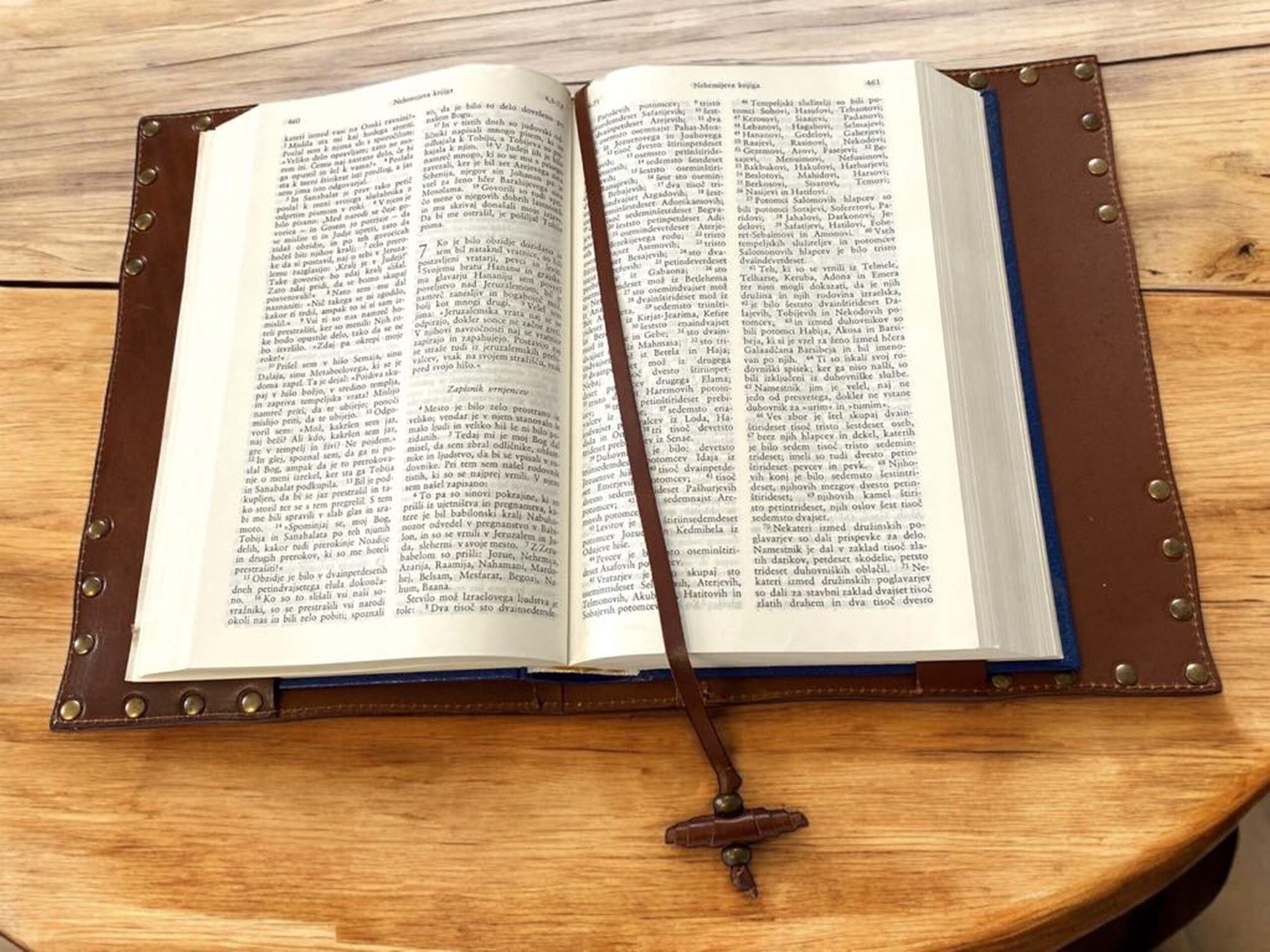 Ovitek za Sveto pismo