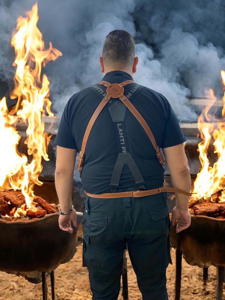 Usnjeni predpasnik s hrbtnimi naramnicami DDDesign.si