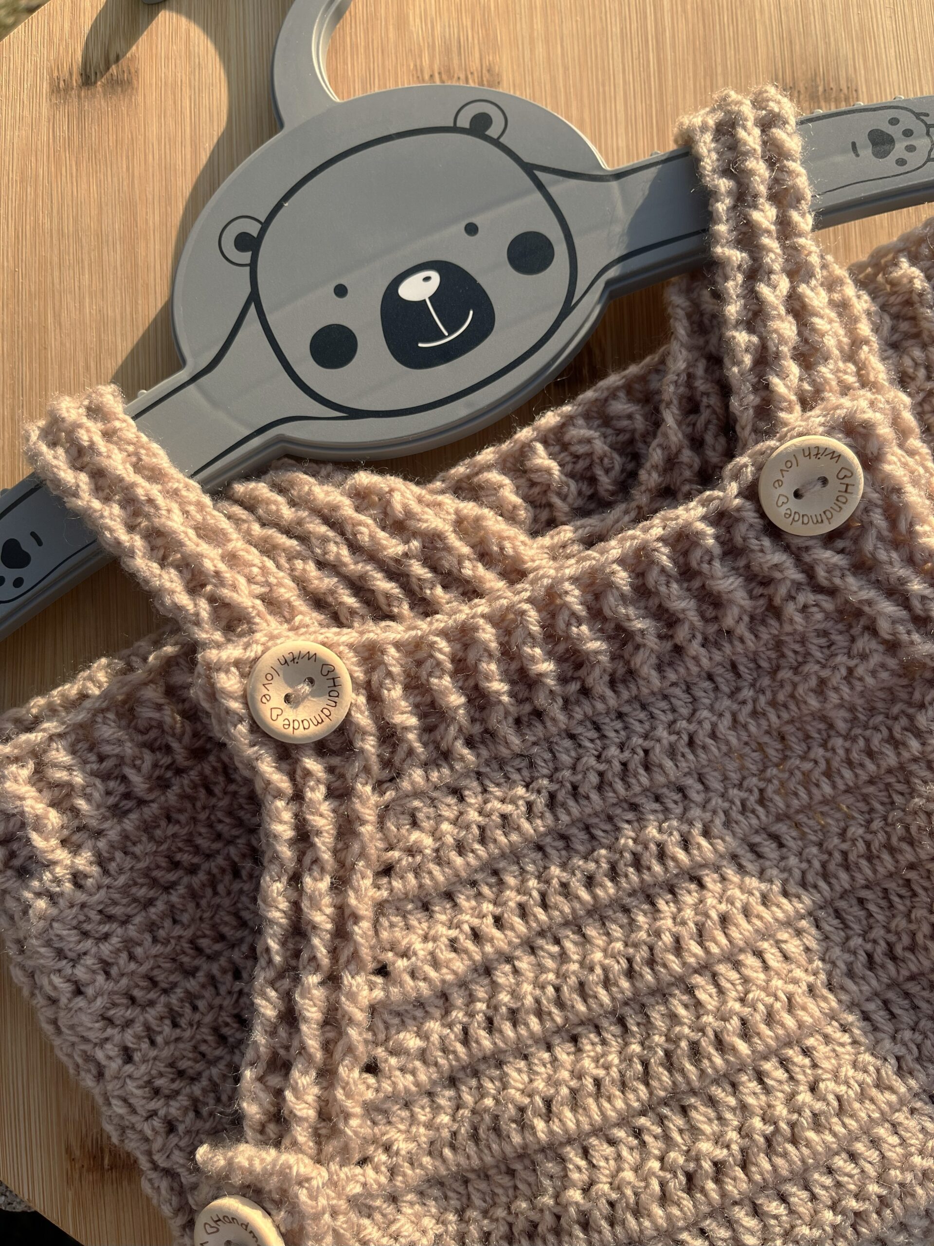 Mila – otroška kvačkana oblekica - slika 3