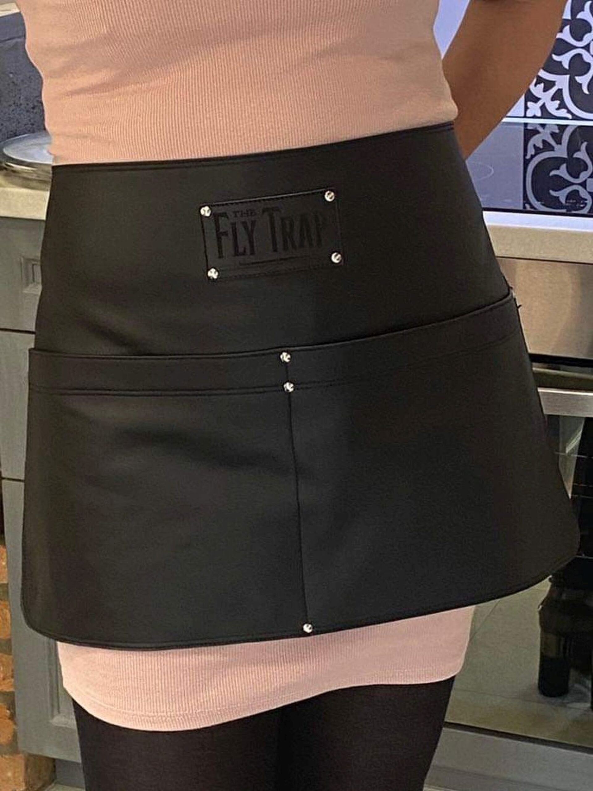 črni usnjeni predpasnik kratki personalizirani