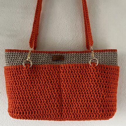 Kvačkana oranžno bež torbica