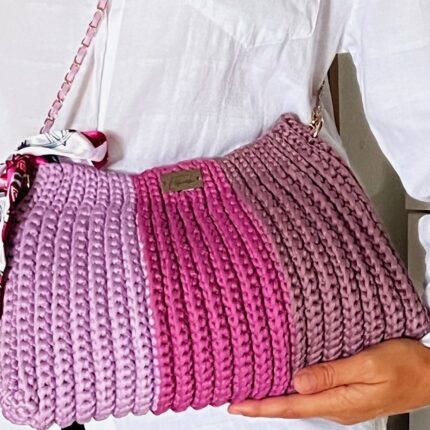 Kvačkana torbica v vijola odtenkih, ročno izdelana, unikatna