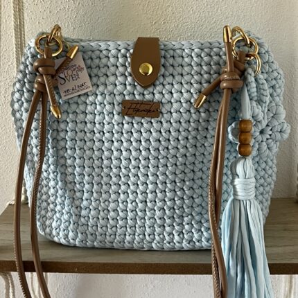 Kvačkana torbica v svetlo modri barvi, ročno delo