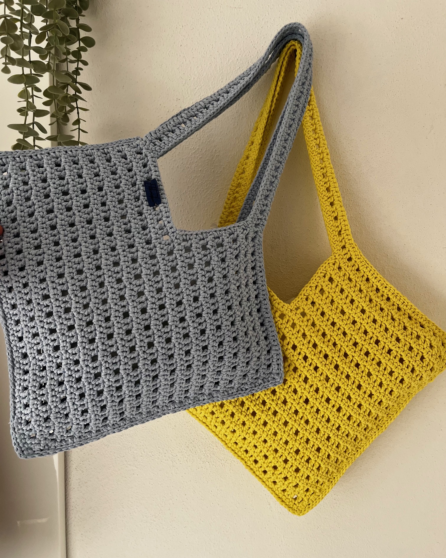 Kvačkana torbica v rumeni ali modri barvi, bombažna - slika 5