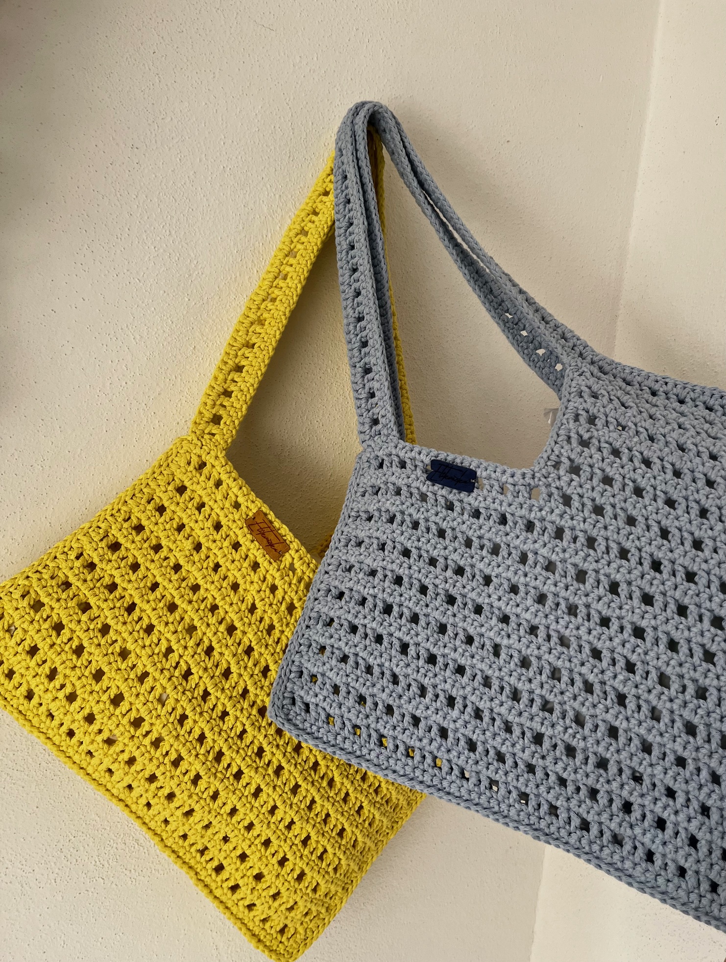 Kvačkana torbica v rumeni ali modri barvi, bombažna