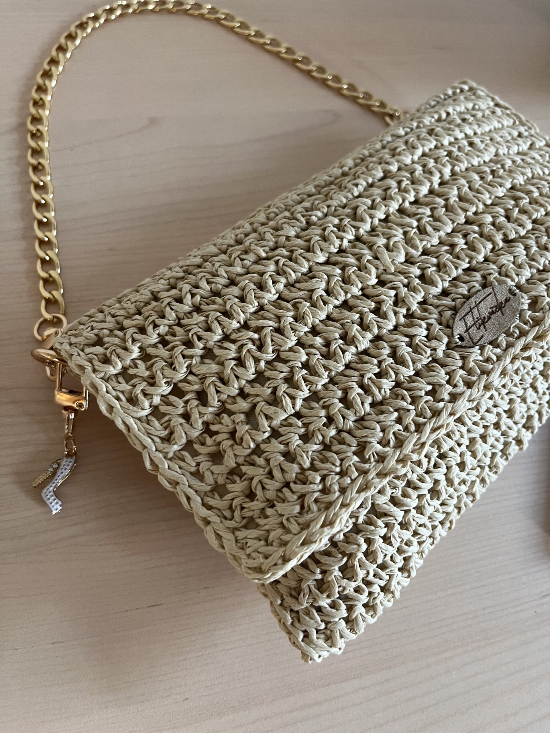 Kvačkana torbica in klobuk iz jute - slika 4
