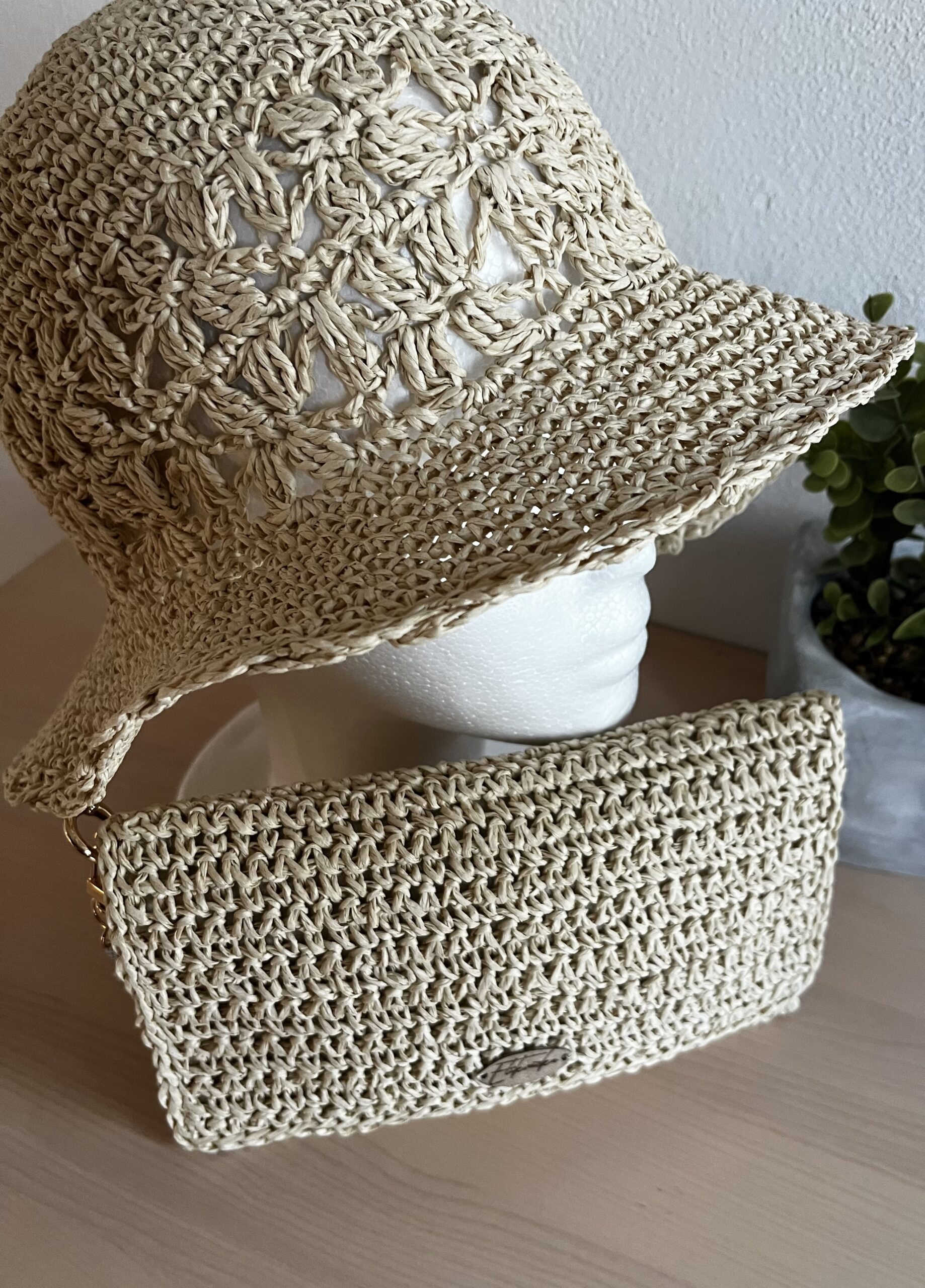 Kvačkana torbica in klobuk iz jute - slika 2
